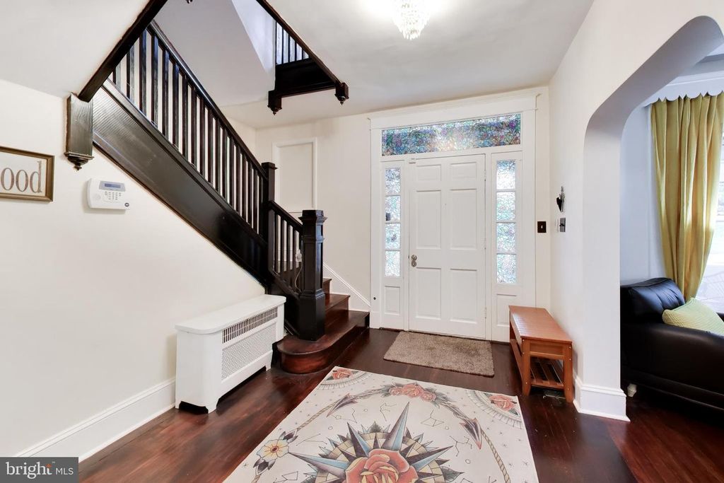 Image 8 of property listing at 2808 BERWICK AVE, Baltimore, MD 21234