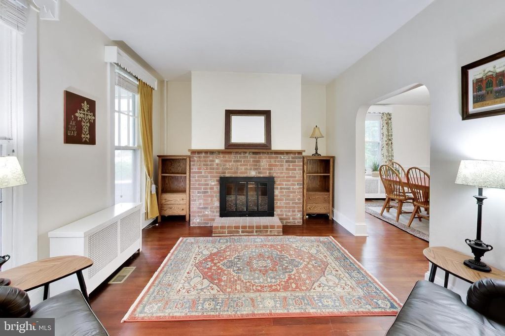 Image 9 of property listing at 2808 BERWICK AVE, Baltimore, MD 21234