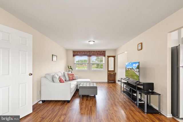 514 W NETTLE TREE RD, Sterling, VA 20164