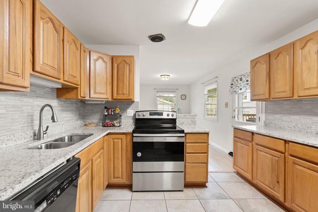 514 W NETTLE TREE RD, Sterling, VA 20164