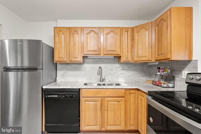 514 W NETTLE TREE RD, Sterling, VA 20164