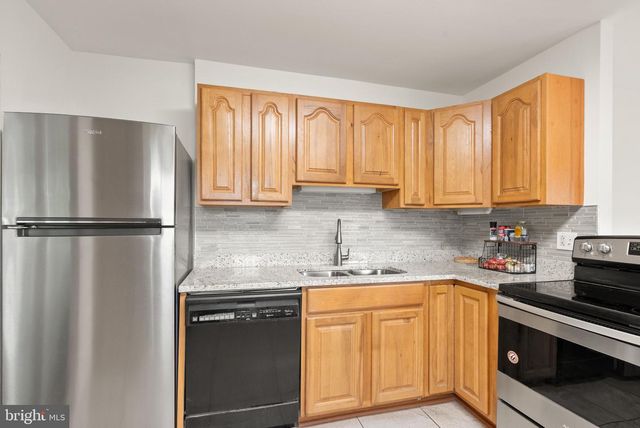 514 W NETTLE TREE RD, Sterling, VA 20164