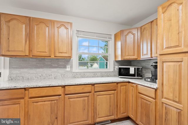 514 W NETTLE TREE RD, Sterling, VA 20164