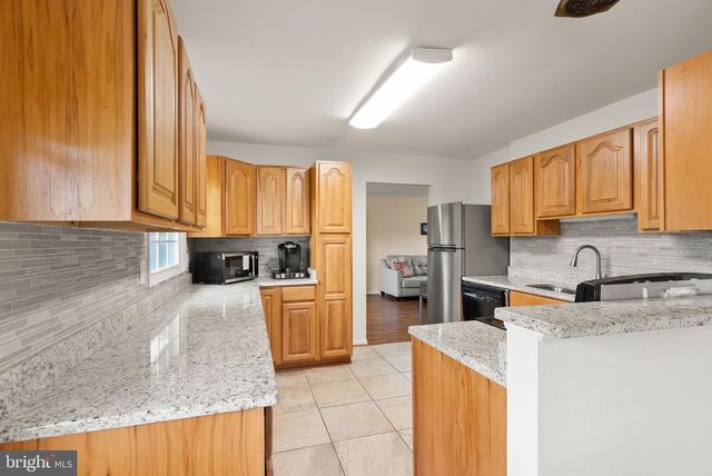 514 W NETTLE TREE RD, Sterling, VA 20164