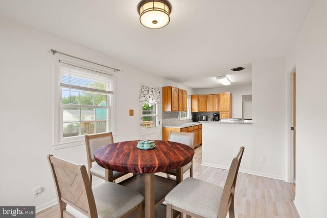 514 W NETTLE TREE RD, Sterling, VA 20164