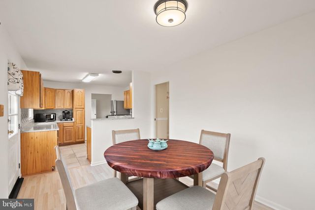 514 W NETTLE TREE RD, Sterling, VA 20164