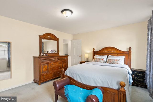 514 W NETTLE TREE RD, Sterling, VA 20164