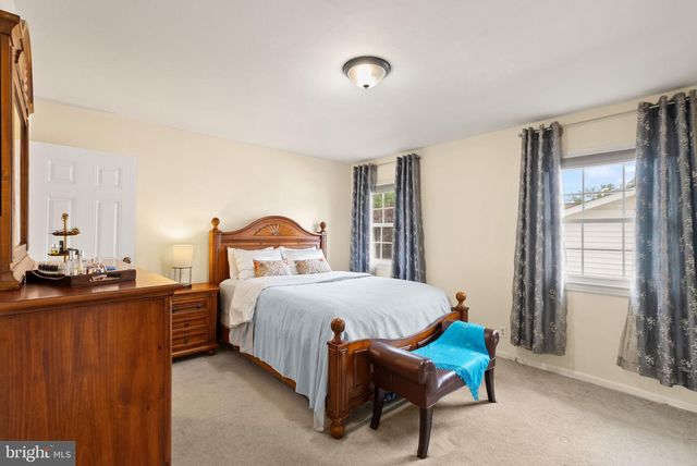 514 W NETTLE TREE RD, Sterling, VA 20164