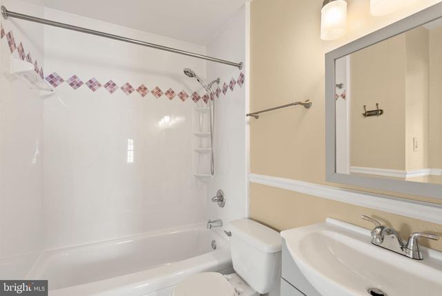 514 W NETTLE TREE RD, Sterling, VA 20164