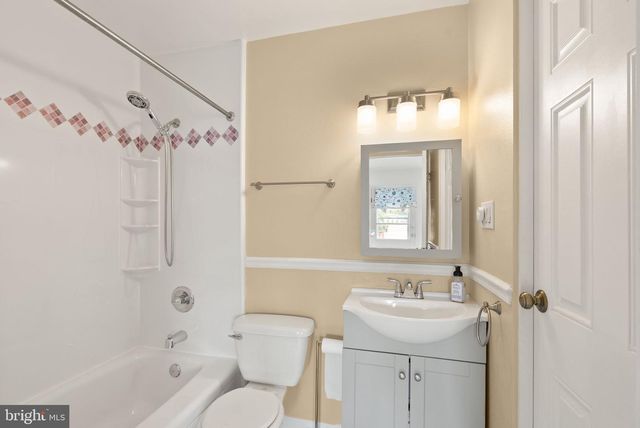 514 W NETTLE TREE RD, Sterling, VA 20164