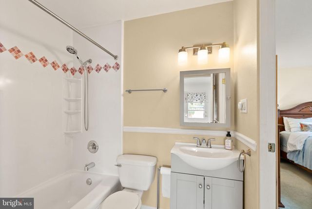 514 W NETTLE TREE RD, Sterling, VA 20164