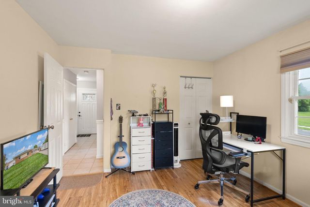 514 W NETTLE TREE RD, Sterling, VA 20164