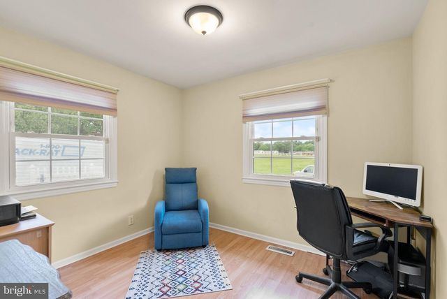 514 W NETTLE TREE RD, Sterling, VA 20164