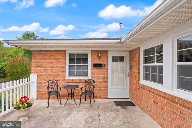 514 W NETTLE TREE RD, Sterling, VA 20164