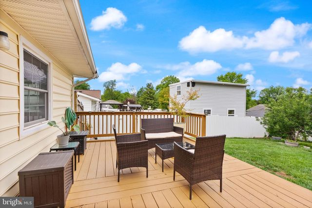 514 W NETTLE TREE RD, Sterling, VA 20164