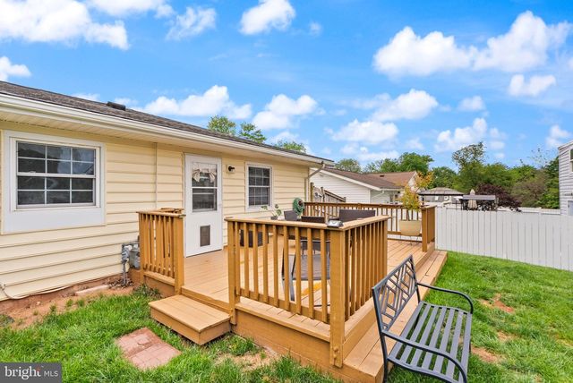 514 W NETTLE TREE RD, Sterling, VA 20164