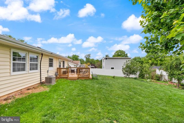 514 W NETTLE TREE RD, Sterling, VA 20164