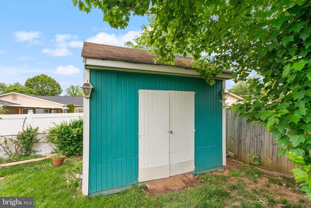 514 W NETTLE TREE RD, Sterling, VA 20164