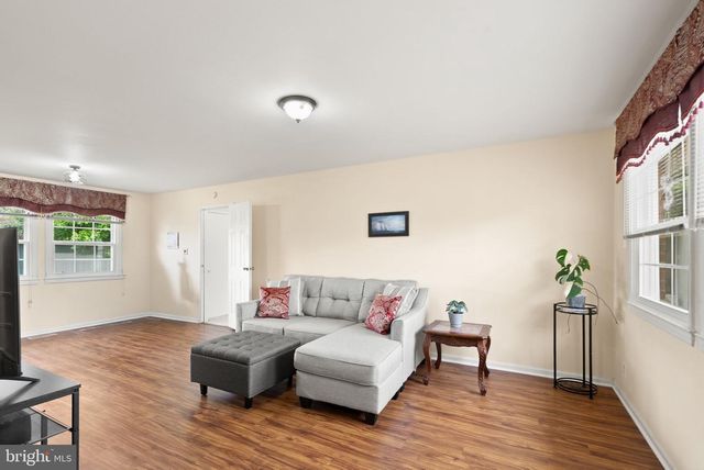 514 W NETTLE TREE RD, Sterling, VA 20164