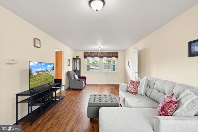 514 W NETTLE TREE RD, Sterling, VA 20164