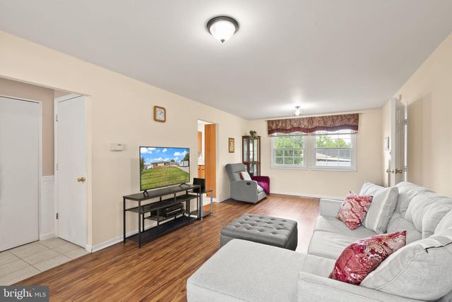 514 W NETTLE TREE RD, Sterling, VA 20164