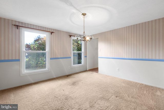 105 SPRINGWOOD DR, Fredericksburg, VA 22401