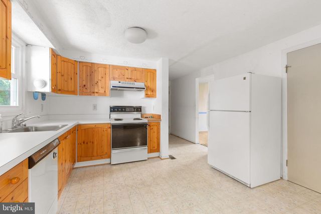 105 SPRINGWOOD DR, Fredericksburg, VA 22401