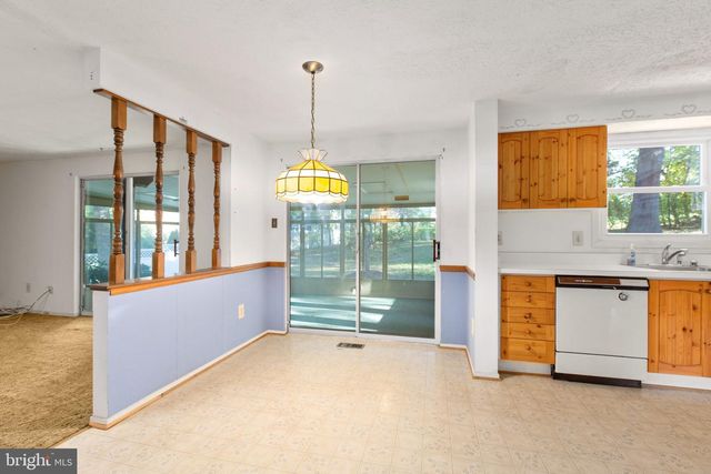 105 SPRINGWOOD DR, Fredericksburg, VA 22401