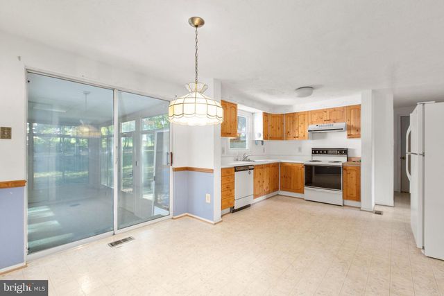105 SPRINGWOOD DR, Fredericksburg, VA 22401