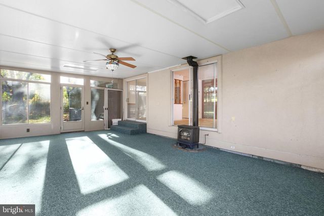 105 SPRINGWOOD DR, Fredericksburg, VA 22401
