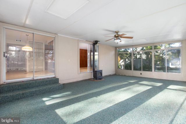 105 SPRINGWOOD DR, Fredericksburg, VA 22401