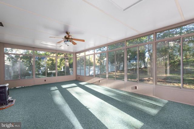105 SPRINGWOOD DR, Fredericksburg, VA 22401