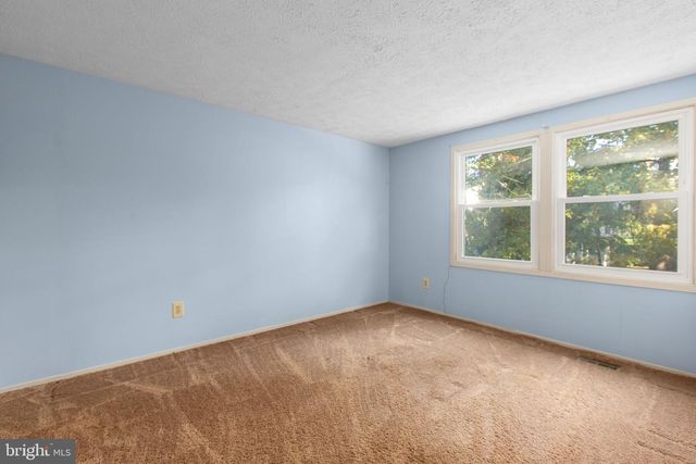 105 SPRINGWOOD DR, Fredericksburg, VA 22401