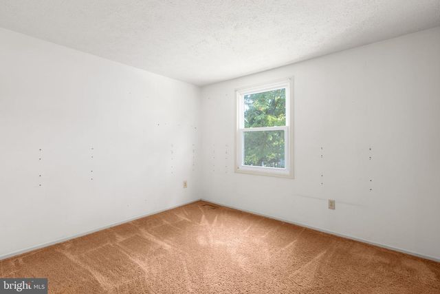105 SPRINGWOOD DR, Fredericksburg, VA 22401