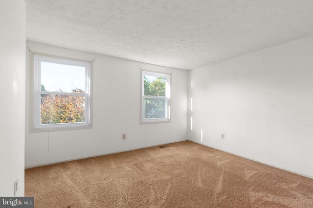 105 SPRINGWOOD DR, Fredericksburg, VA 22401