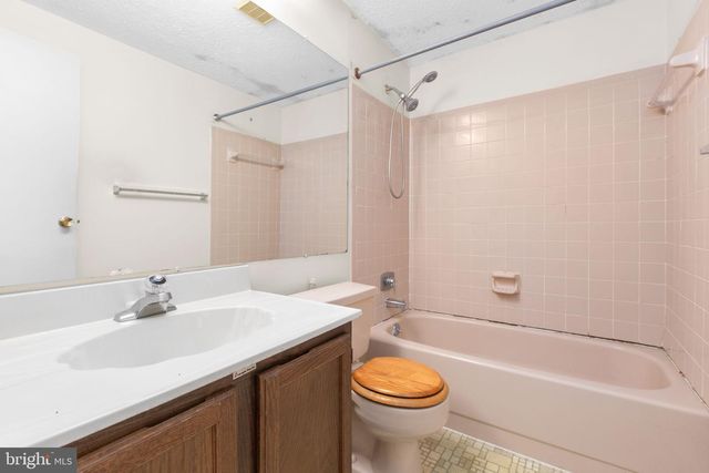 105 SPRINGWOOD DR, Fredericksburg, VA 22401