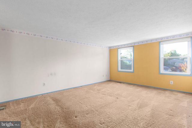105 SPRINGWOOD DR, Fredericksburg, VA 22401