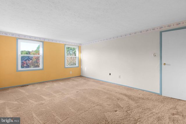 105 SPRINGWOOD DR, Fredericksburg, VA 22401