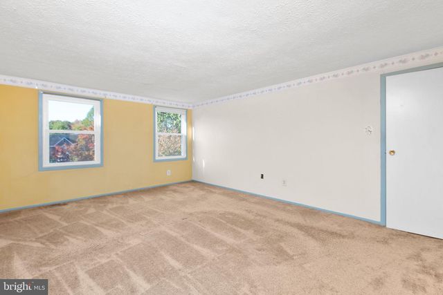 105 SPRINGWOOD DR, Fredericksburg, VA 22401