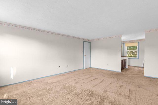 105 SPRINGWOOD DR, Fredericksburg, VA 22401
