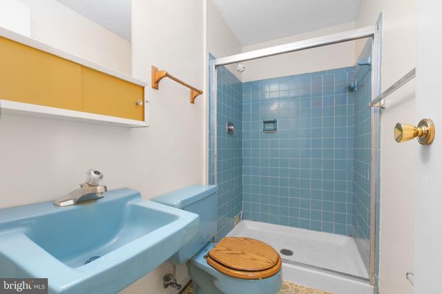 105 SPRINGWOOD DR, Fredericksburg, VA 22401
