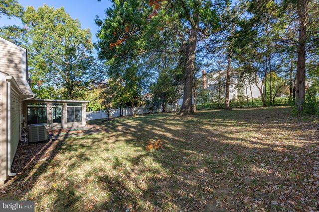 105 SPRINGWOOD DR, Fredericksburg, VA 22401
