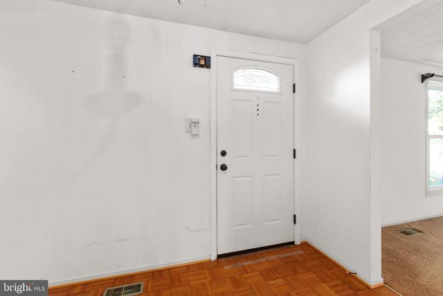 105 SPRINGWOOD DR, Fredericksburg, VA 22401