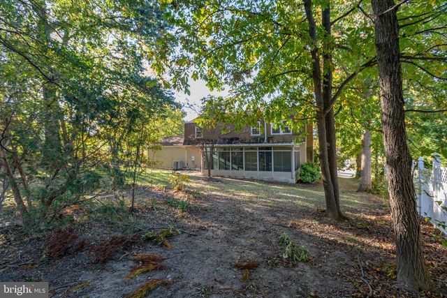 105 SPRINGWOOD DR, Fredericksburg, VA 22401