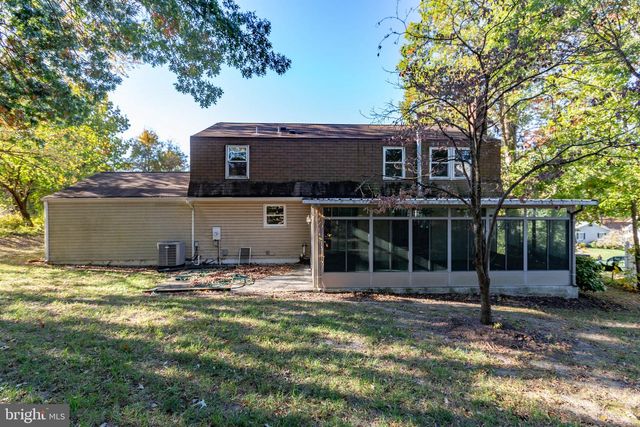 105 SPRINGWOOD DR, Fredericksburg, VA 22401