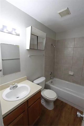 7206 Twin Crest DR 102, Austin, TX 78752