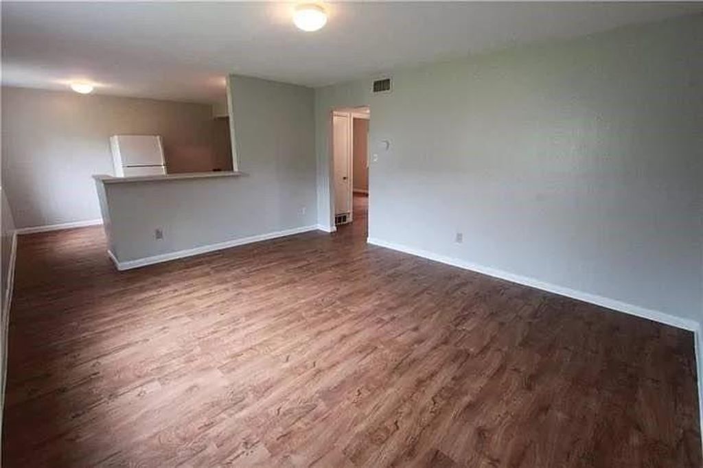 7206 Twin Crest DR 102, Austin, TX 78752