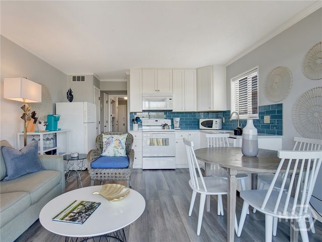 1217 Bay Street 208B, Tybee Island, GA 31328