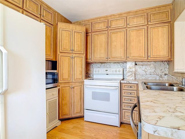 730 W UNIVERSITY AVENUE, Deland, FL 32720