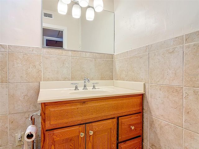 730 W UNIVERSITY AVENUE, Deland, FL 32720